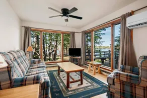 TC Lake Stay-Pontoon & SUP Rentals-King Room! - Image 4