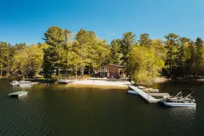 TC Lake Stay-Pontoon & SUP Rentals-King Room! - Image 3