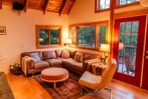 Stratton Mountain Escape w Hot Tub|Deck|Projector - Image 2