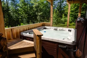 Stratton Mountain Escape w Hot Tub|Deck|Projector - Image 4
