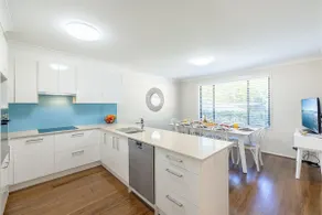 Small dog friendly 4-49 Bonito St - air con & Wi-Fi - Image 5