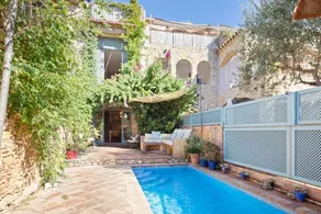 Castle Views! Downtown Home with Pool - Image 4