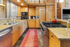 Luxury Condo | Sauna & Gym | Heirloom Vacations - Image 3