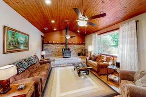 Sweeping Views! Charming Home Near Dtwn Jamestown - Image 4