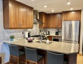 Mountain Getaway - Steps away from Main Street! - Image 2
