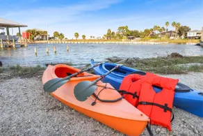 Beach & Bay Getaway | 2 Kings • Kayaks • Games - Image 3
