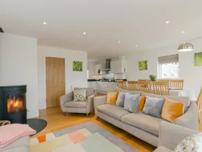 Sorrel House - stunning lakeside family home with very comfortable beds and dog friendly, free spa access - Image 2