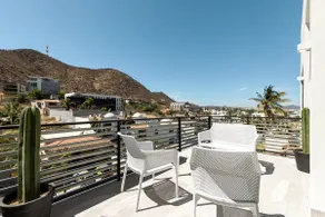 Modern apartment. Balcony City view & Rooftop Pool - Image 5