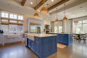 Pool & Covered Patios: Sprawling Austin Estate! - Image 2