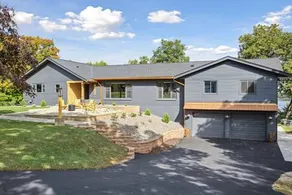 Luxury Cowdry Cottage Lake Home - Image 5