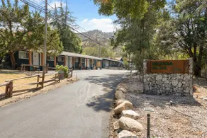 The Belle Suite- Sequoia Motel RM 9 w pool - Image 5