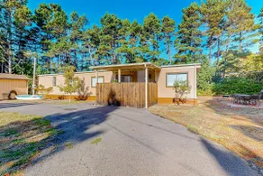 3BR tree-lined dog-friendly home with grill & W/D - Image 5