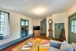 Jim Croces Farmhouse Apartment in Downingtown! - Image 5