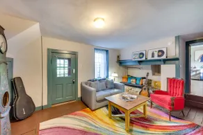 Jim Croces Farmhouse Apartment in Downingtown! - Image 4