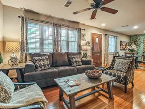 Quiet Plaza Two bedroom 2 Bathroom - Image 4