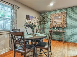 Quiet Plaza Two bedroom 2 Bathroom - Image 2