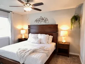 Modern Decor & Style KING bed Wifi with Garage - Image 2