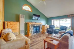 Kalkaska Retreat: Private Hot Tub, Dock, Fireplace - Image 3