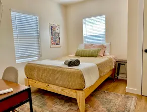 Pink Bungalow | Ideal Location | East Austin Stay - Image 3