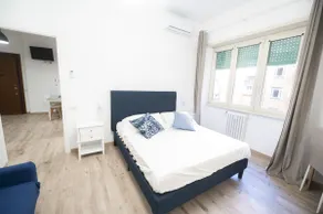 Lovely Apartment in Hip and Vibrant Pigneto - Image 4