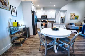 Hollywood Hideaway - Image 3