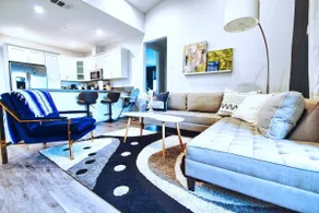 Hollywood Hideaway - Image 2