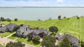 The Best of Lakeside Living - Luxury at its Finest - Image 4