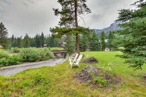 Creekside Silver Gate Getaway w/ Fireplace! - Image 2