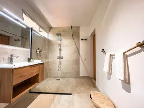 Bounty Lodge – Private hot tub and view - Image 4