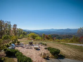 The Ideal, Pet-Friendly Mountain Retreat - Image 2