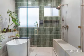 Stylish Retreat w Outdoor Oasis in Heart of Austin - Image 4