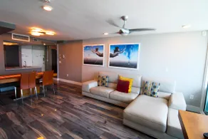 Castle BTH2 Beach Townhouse, Free Parking - Image 2
