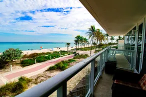 Castle BTH2 Beach Townhouse, Free Parking - Image 3