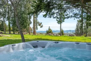 Sebastopol Estate: Spa | Firepit | EV Char. - Image 3