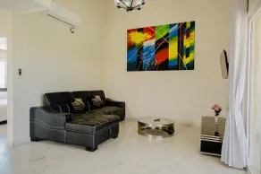 Enorme apartamento de 4 dormitorios a 2 km de la playa Eagle - Image 2