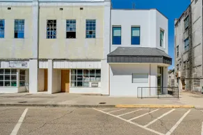 Upscale Texarkana Townhome, Walk to Downtown! - Image 3