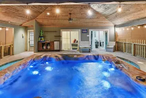Pool Hot-Tub - 4 BR Luxury Home in Friendswood - Image 5