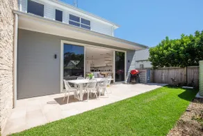 Camellia - Pet Friendly - 3 Min Walk to Centre of Berry - Image 3