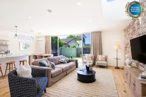 Camellia - Pet Friendly - 3 Min Walk to Centre of Berry - Image 2