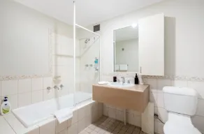 708 Enchanting Urban CBD Oasis 1BR & Balcony - Image 5