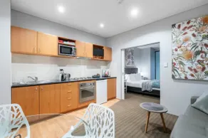 708 Enchanting Urban CBD Oasis 1BR & Balcony - Image 2