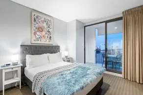708 Enchanting Urban CBD Oasis 1BR & Balcony - Image 3