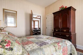 Cozy Cape Cod Bungalow Kg|Qn|WD|Kitchn|Wifi|Desk - Image 4