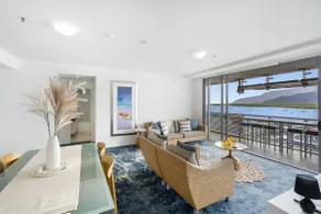 Belle Escapes 24 Harbour Lights Water View Apartment - Image 2