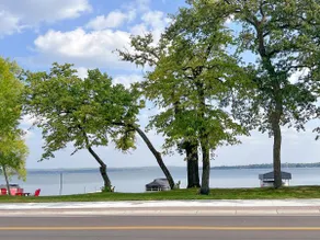 Lakeside Gem ~ Walk to Marina ~ Private Beach/Dock - Image 5