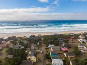 The Tea House-Modern container home near beach! - Image 4