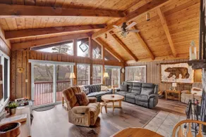 4BR Lakehouse | Sleeps 10 | Fire Pit, Dock, Kayaks - Image 2