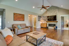 Flippin Home w/ Deck & Grill: Steps to White River - Image 5