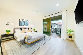 Modern 4BR - Private Balcony - Garage Parking - Image 2