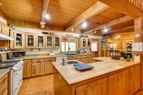 Pet-friendly House w/ Deck: Near Crater Lake! - Image 5